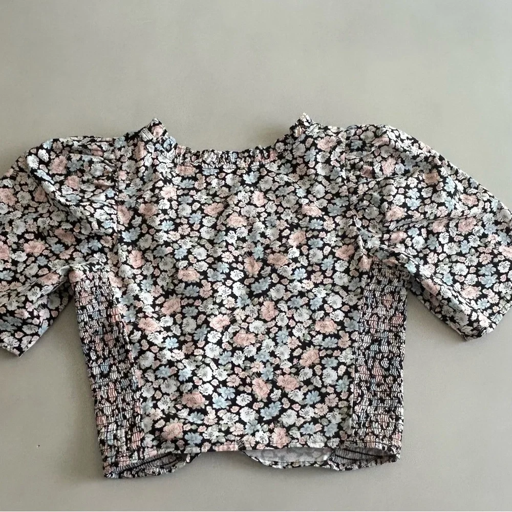 Levi's Black and White Floral Top , Size S - Picture 6 of 7